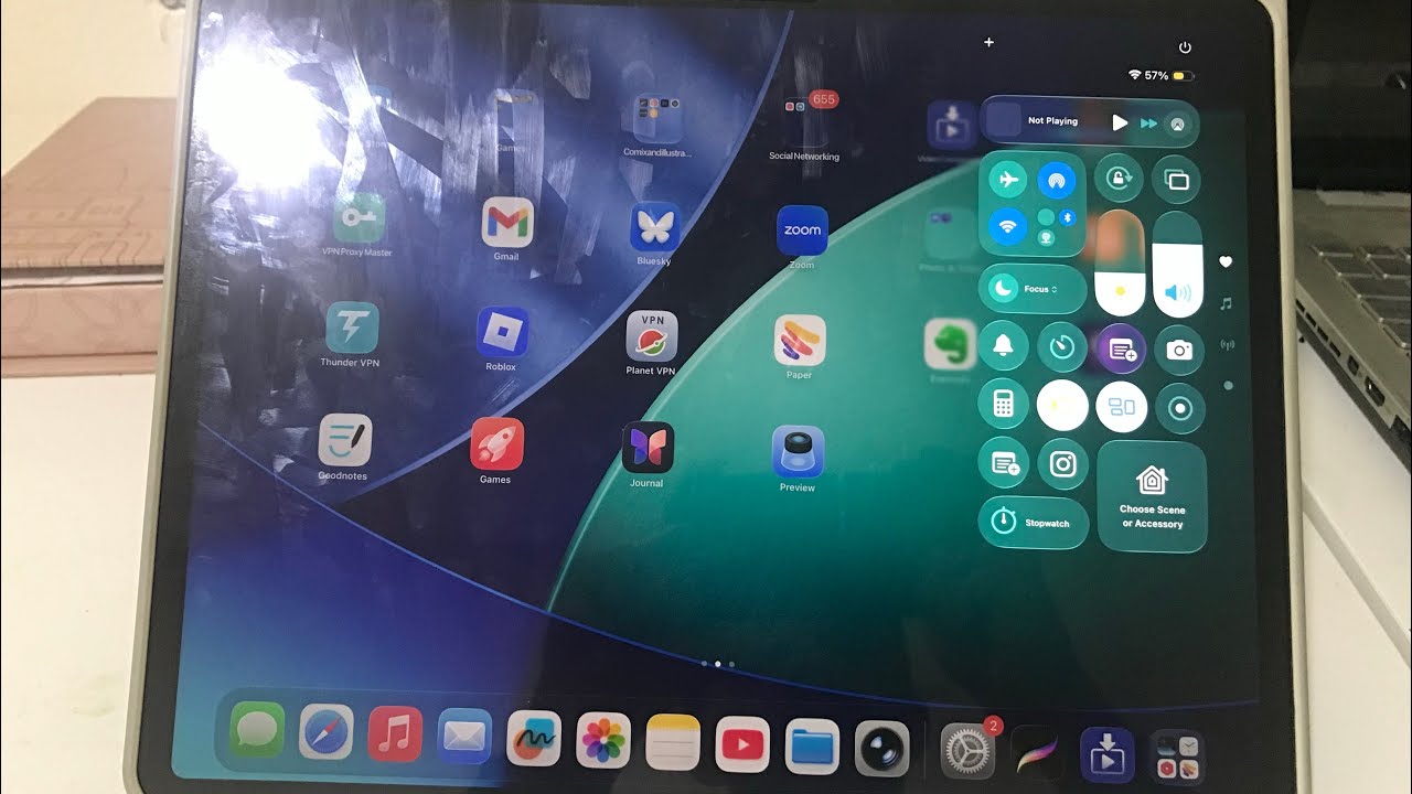 I inistalled iOS 26 on my iPad here are some cool things about it 