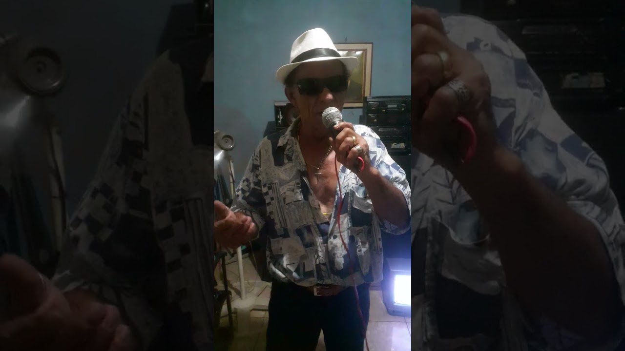 Luis do Brega cantando a música 