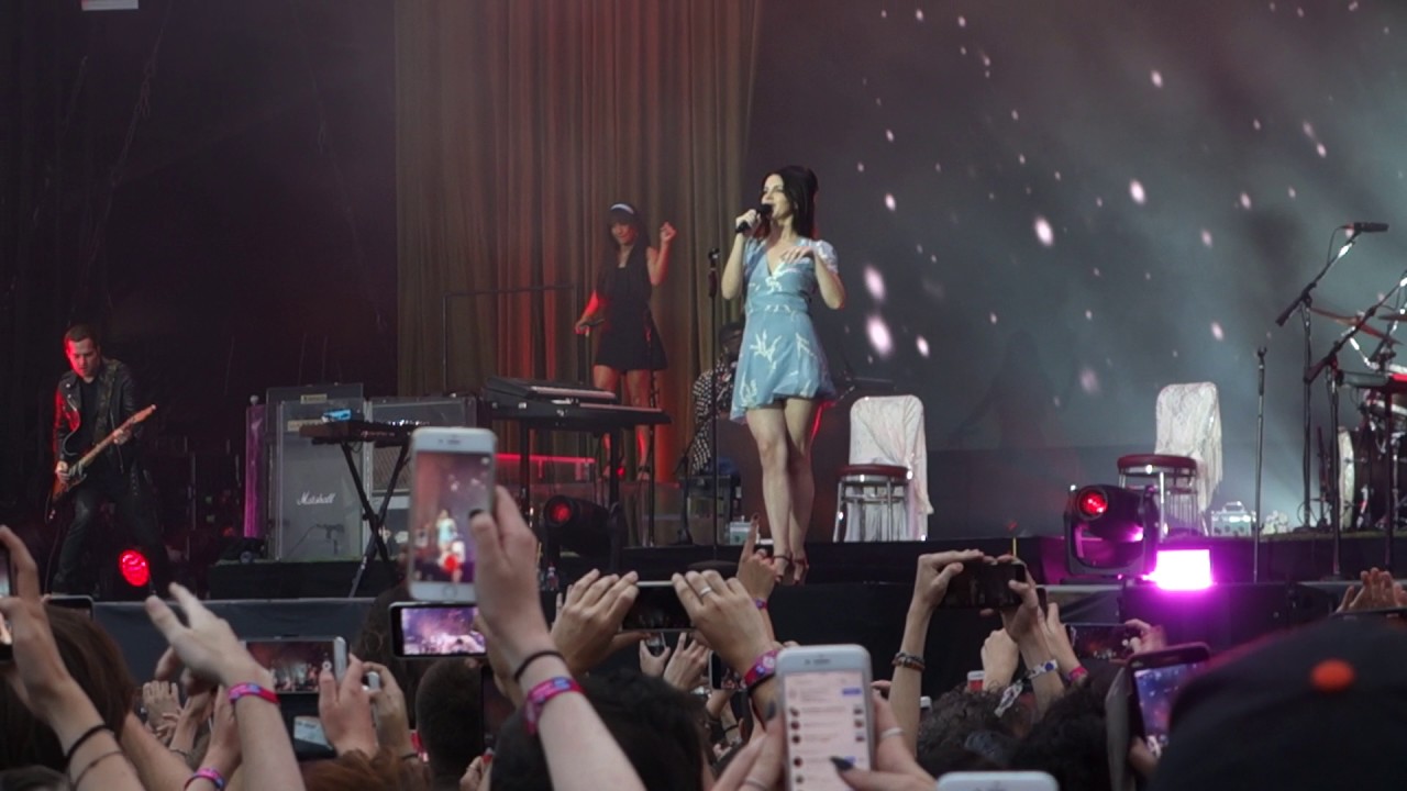 Lana Del Rey - Born to Die - Lollapalooza Paris 2017