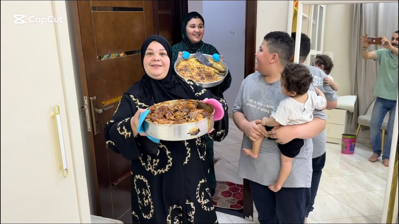 ام جني عملتلهم اكبر عزومه مش خساره فيهم طول عمرهم تعبانين وشقيانين عليه امال بيشحتو عليه الدعاء🤣👌😜😜