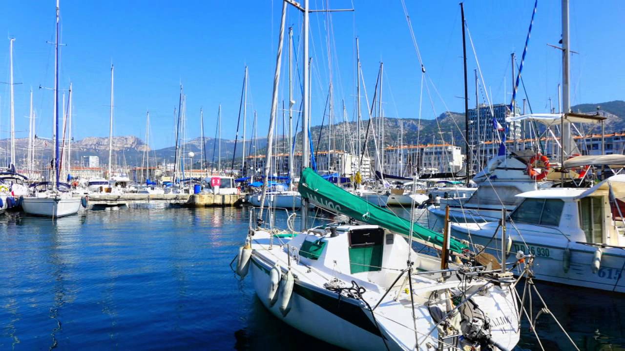 LE VIEUX TOULON SA RADE ET SON MARCHÉ PROVENCAL