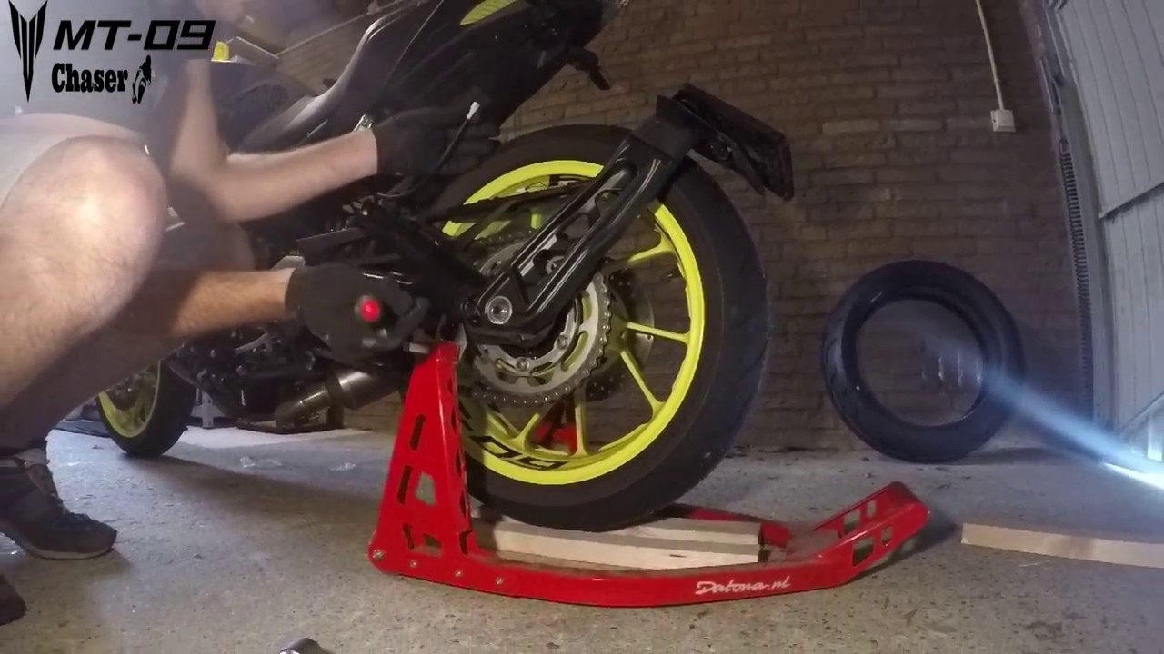 Remove rear tyre Yamaha Mt09 2017
