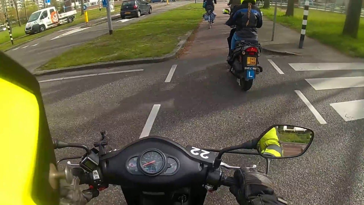 Voorrijden Brommerrijles Jennifer