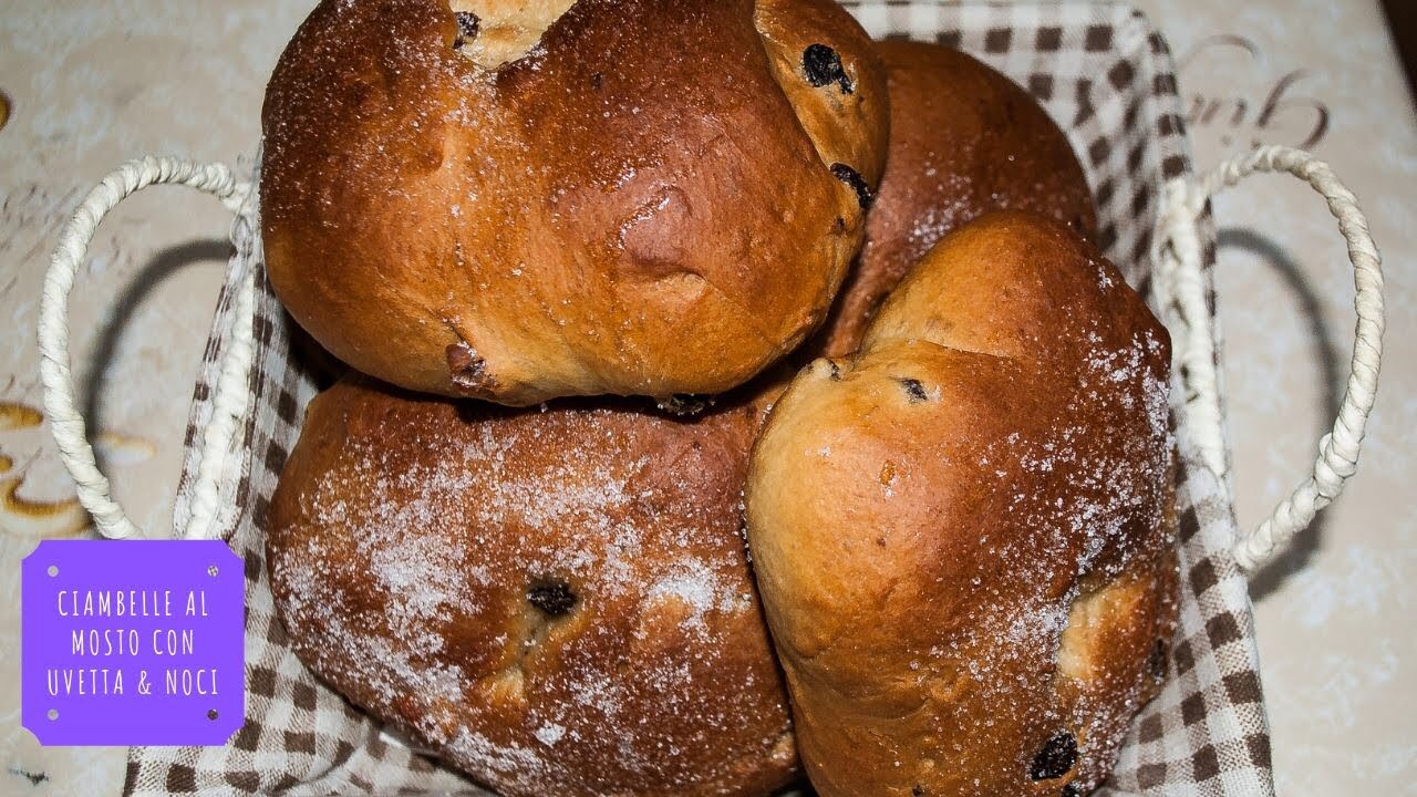 CIAMBELLE AL MOSTO CON UVETTA E NOCI