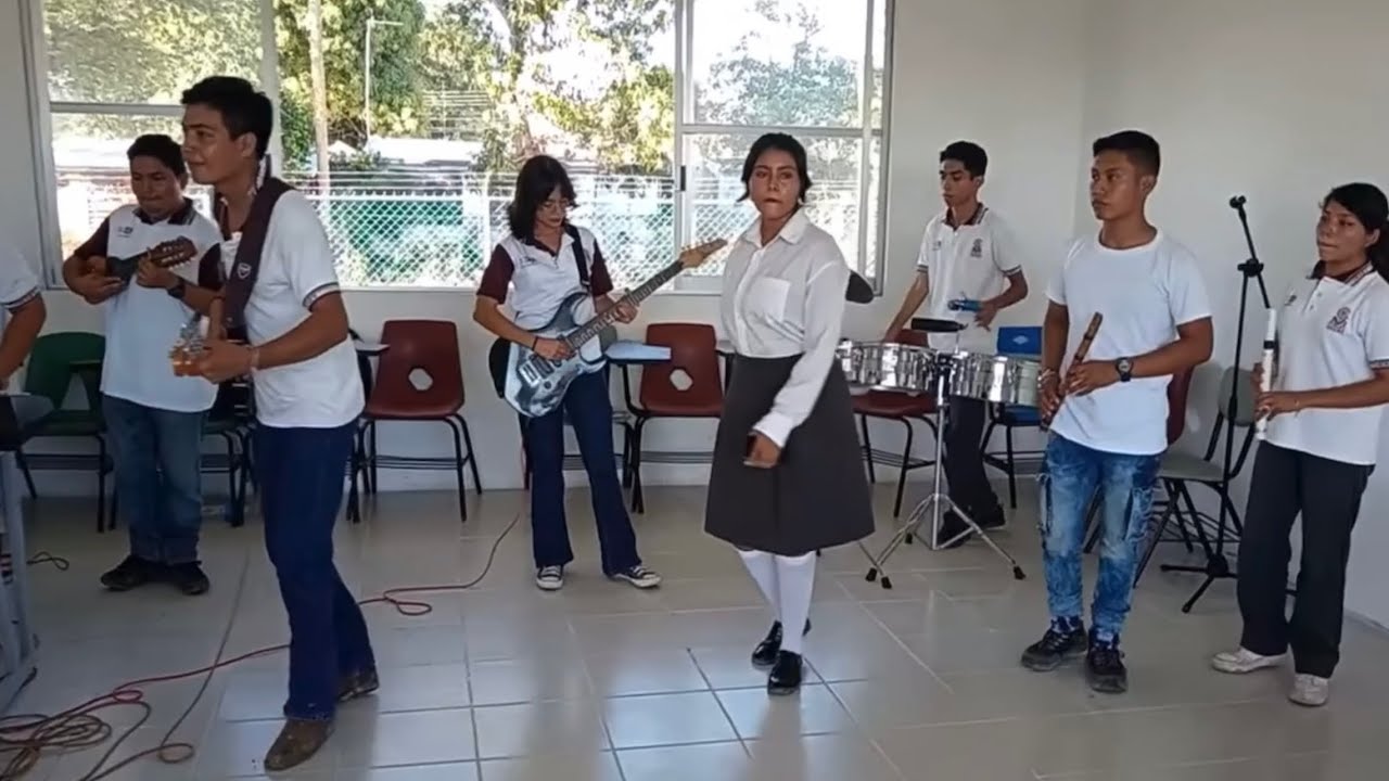 Alumnos del COBAEV la rompen en redes con cover de Los Askis