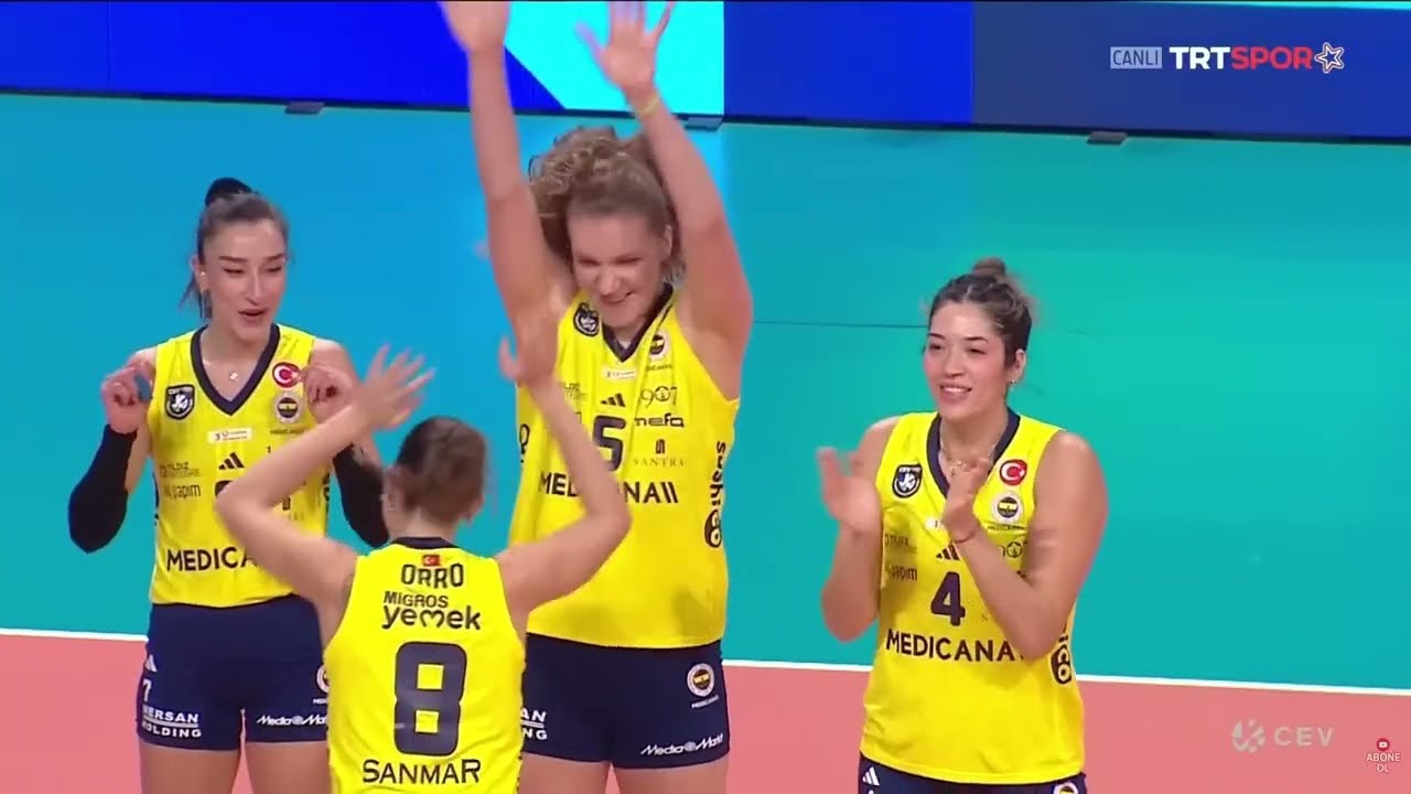 Alessia Orro - Hande Baladın - Arina Federovtseva's Pre-match Funny Greeting