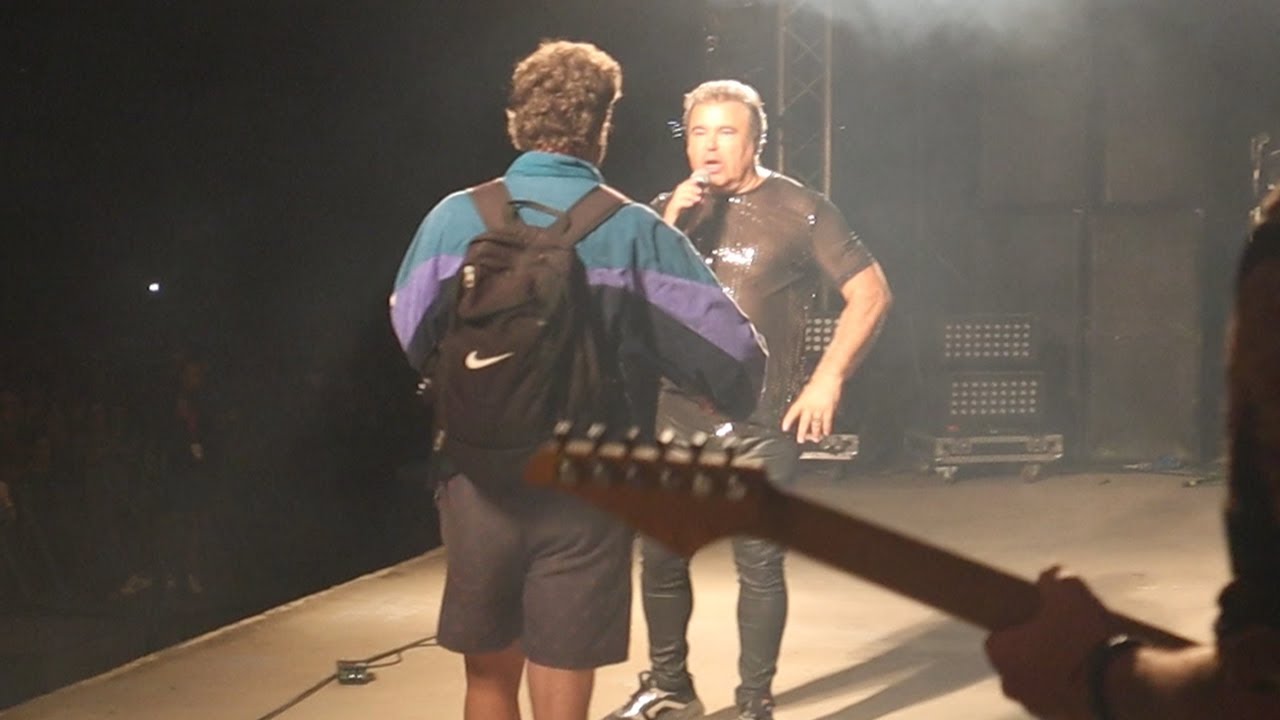 Invadi O Palco Do Concerto Do Toy