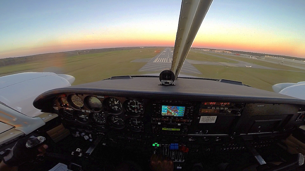 Beautiful Sunset Landing | Piper Seneca Cockpit View | PA34-200 | GoPro HD