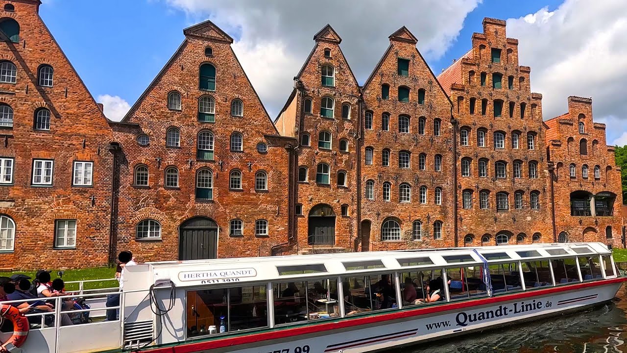 HAFENRUNDFAHRT in LÜBECK - Entdecken Sie diese fantastische Stadt von der Wasserseite!