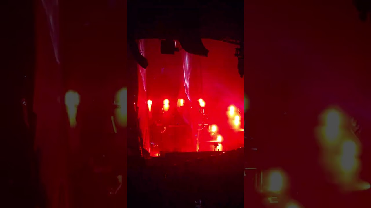 Heresy - Nine Inch Nails. Amazing lights+projection, the way it comes alive to the music is magic ✨