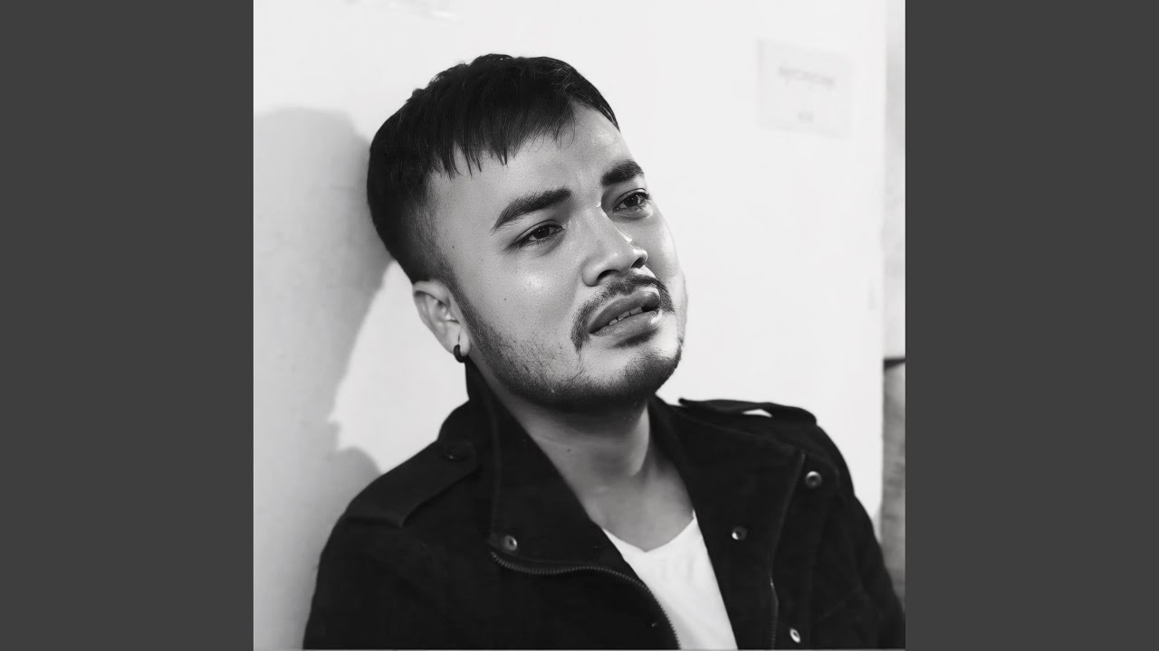នៅសុខៗខ្ញុំចង់តែយំ