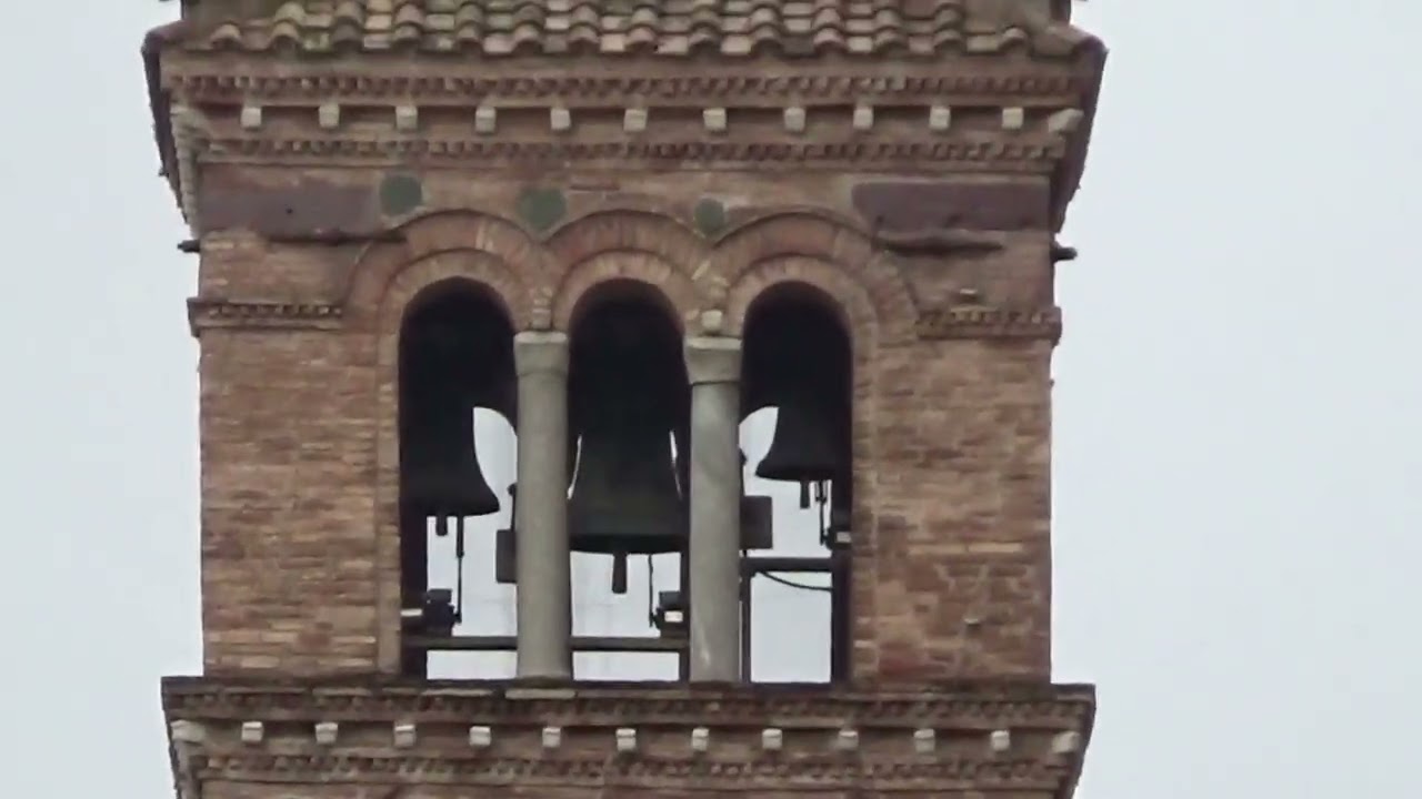 Le campane di Roma: Basilica di San Pietro in Vaticano  e chiesa di San Marco al Campidoglio.