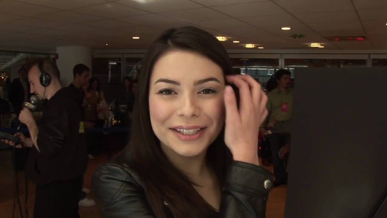 Miranda Cosgrove's Sparks Fly Toys R Us Celebration