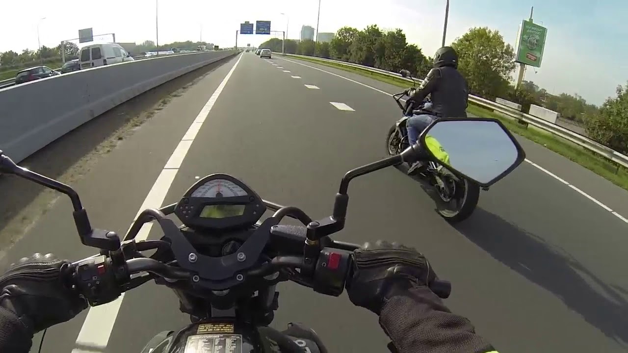 Motorrijles AVD: Ja zo kom je dus nooit veilig de snelweg op...