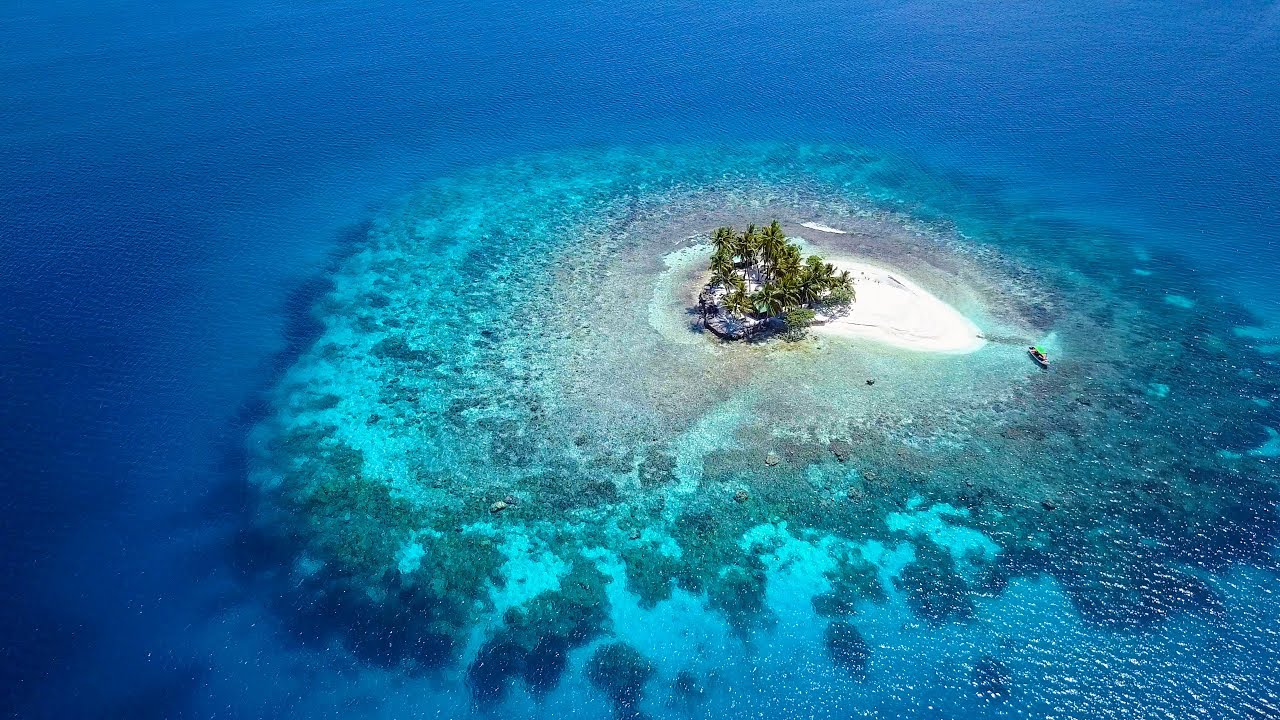 [ 4K Ultra HD ] 絶景空撮：ジープ島  JEEP ISLAND in Truk Lagoon,Chuuk,Micronesia