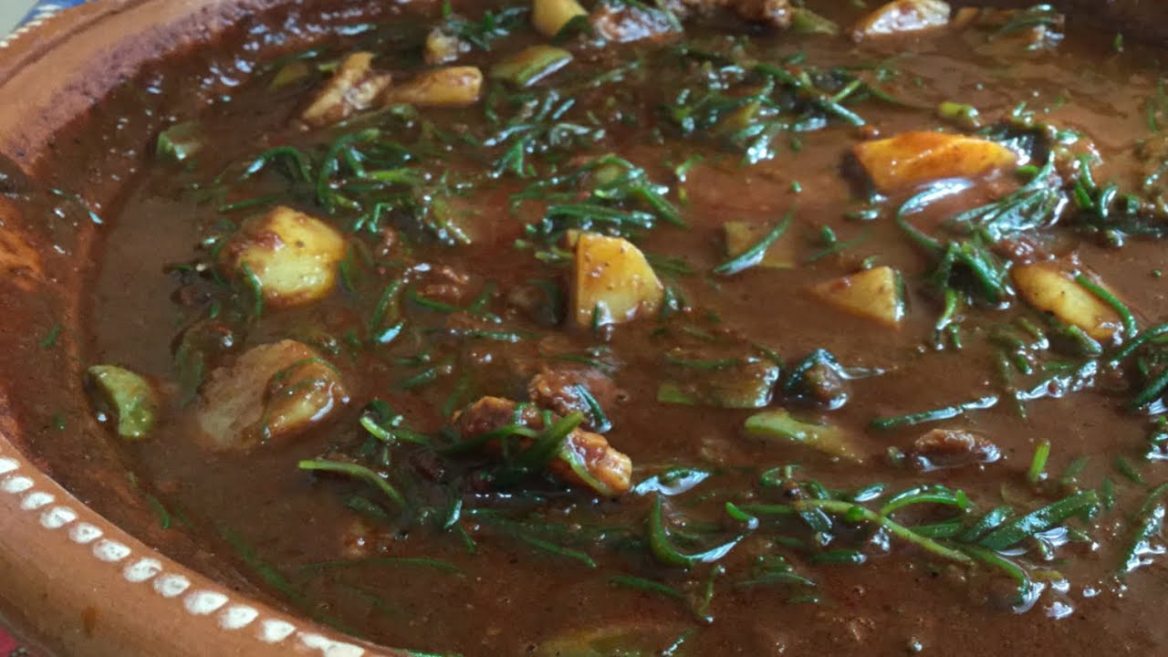 REVOLTIJO (Romeritos con tortitas de camarón y papa) / Brisa colibrí