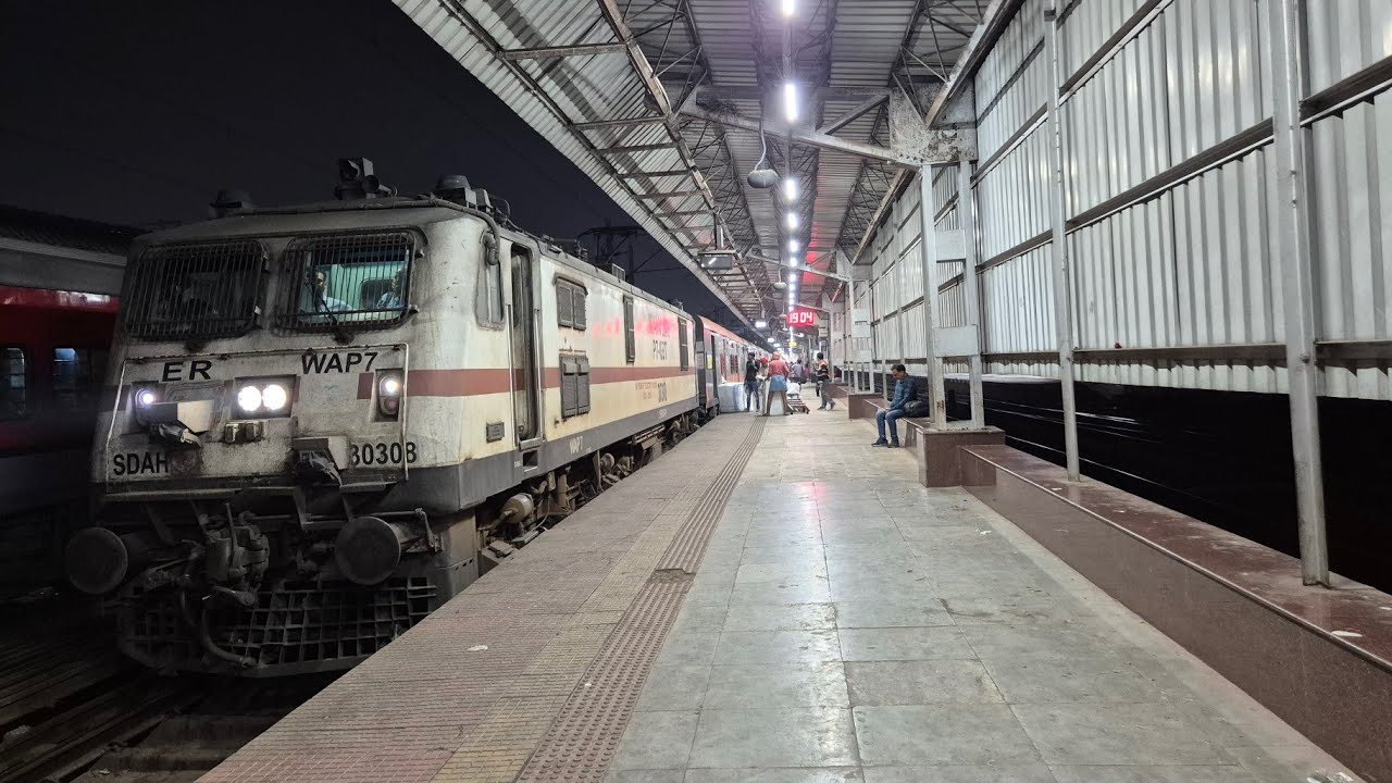 22587 Banaras Amrit Bharat Express Departing From Sealdah || শিয়ালদহ বেনারস অমৃত ভারত এক্সপ্রেস 