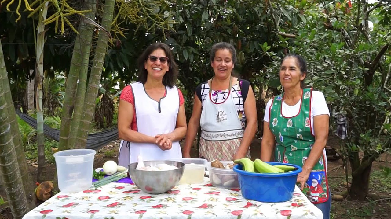 Sancocho de Gallina Criolla hecho en la finca al aire libre | AuritaTv