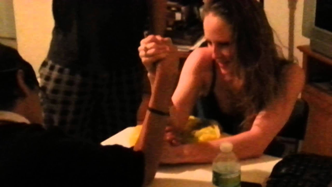 Girl vs Boy arm-wrestling!!!