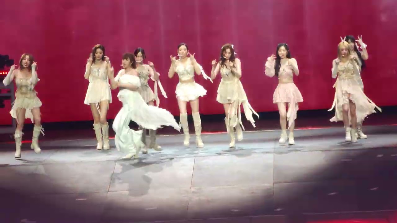 TWICE (트와이스) - Cry For Me - 5th World Tour 'READY TO BE' in Melbourne Day 2 (60fps) [FANCAM]