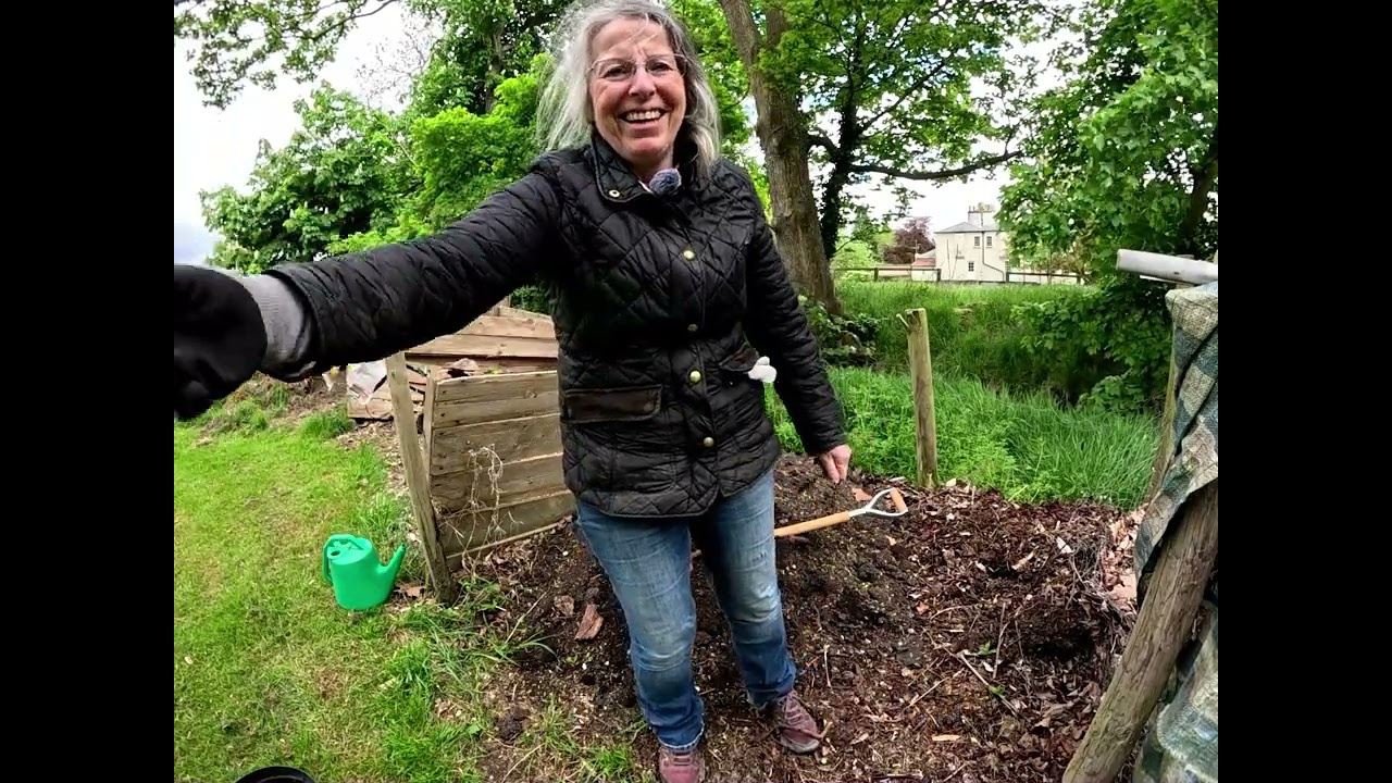COMPOSTING Testing Monty Don's Tips from Gardener's World
