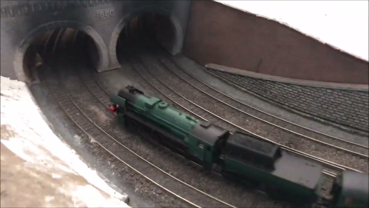 Brussel-Luxemburg station in schaal N - deel 44a: Een Volledig Rondje