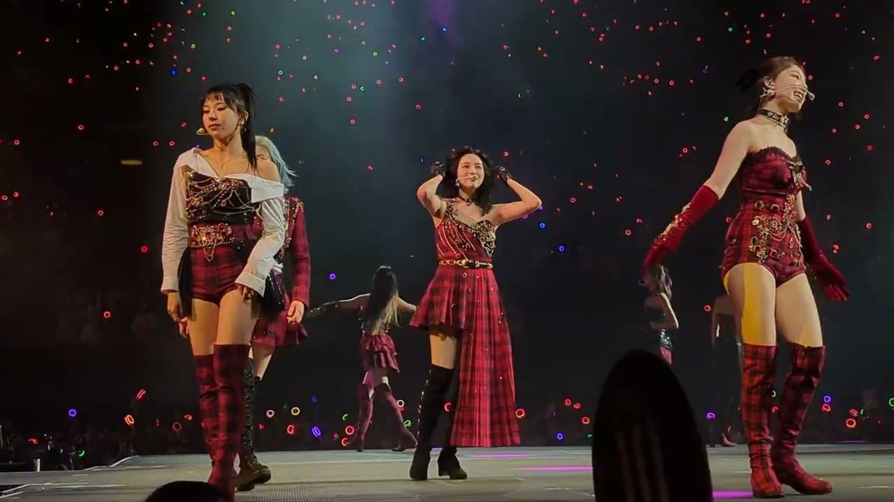 220216 TWICE LA FANCY + TURN IT UP