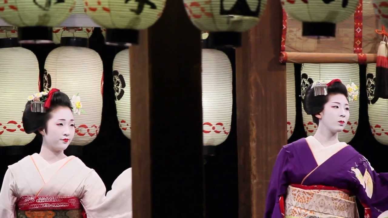 Kyoto at night: Dance performances by real Geisha 【HD】