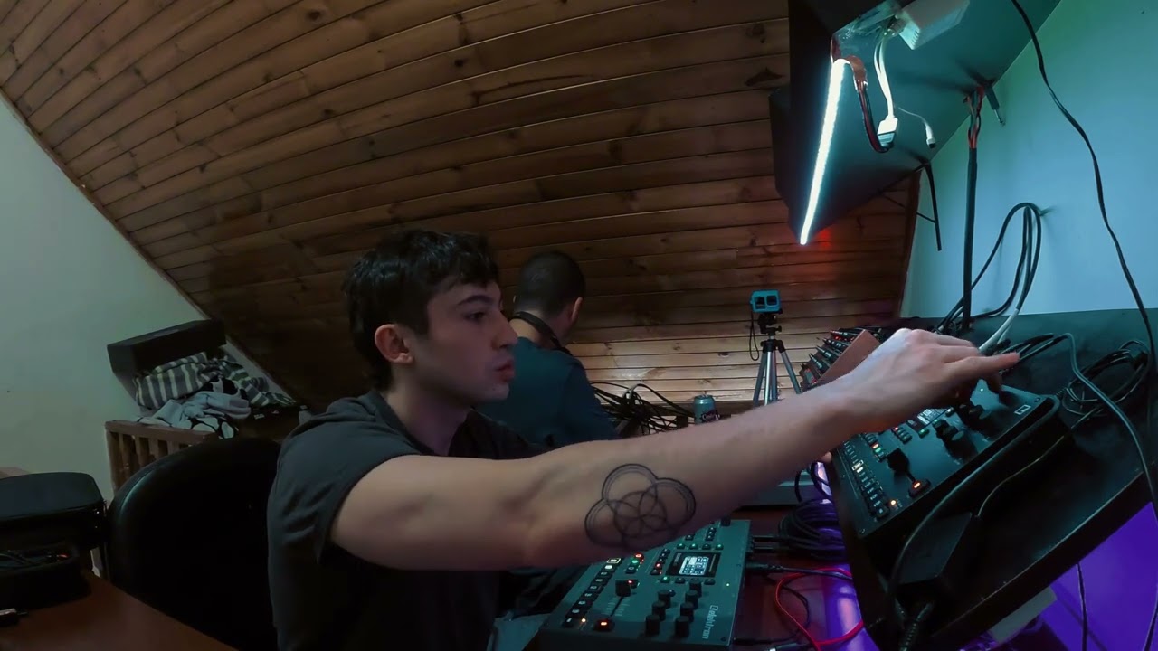 html_ (Animuss & Sinistermind) Techno Jam - Octatrack MK2, DSI Prophet 6, Analog Four MK1 & SH101