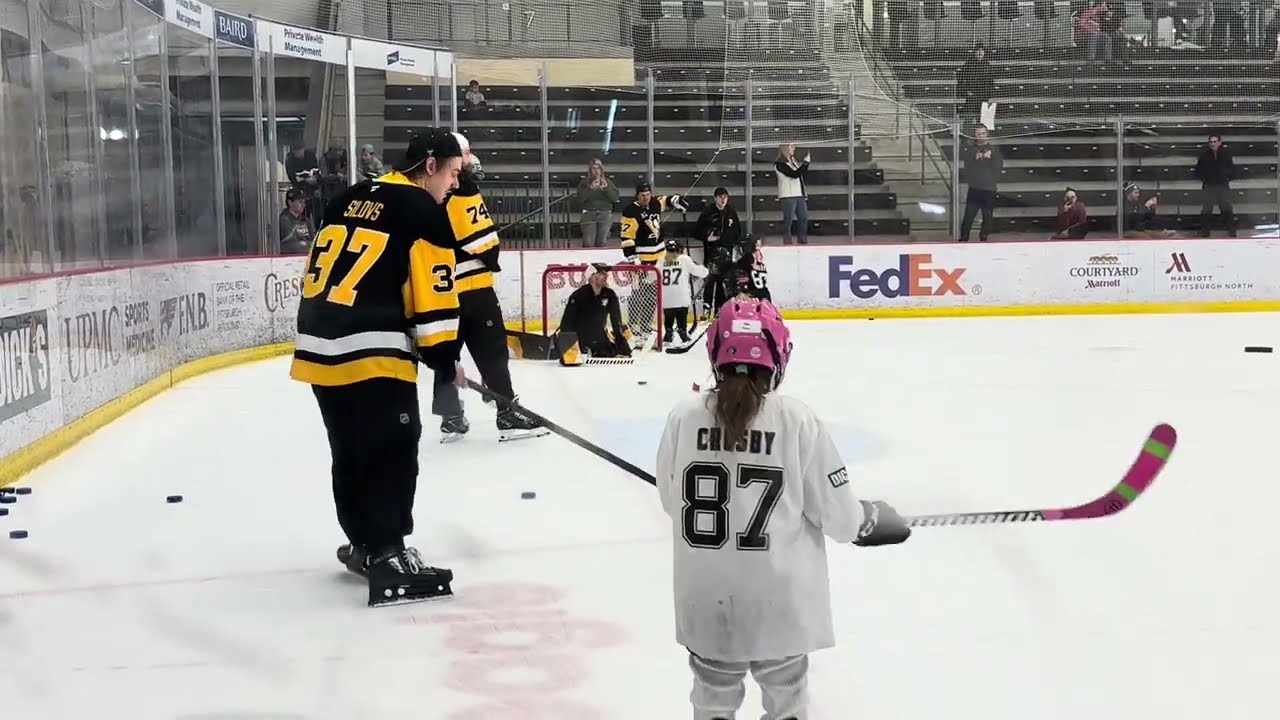 Penguins players skate with Little Penguins kids