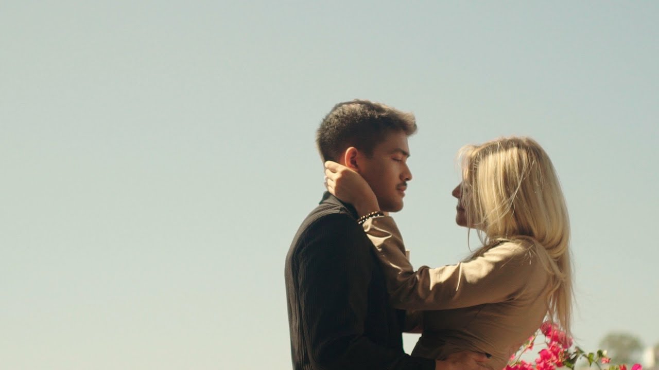 Francisco Martin - KISSING ON A BALCONY (Official Video)