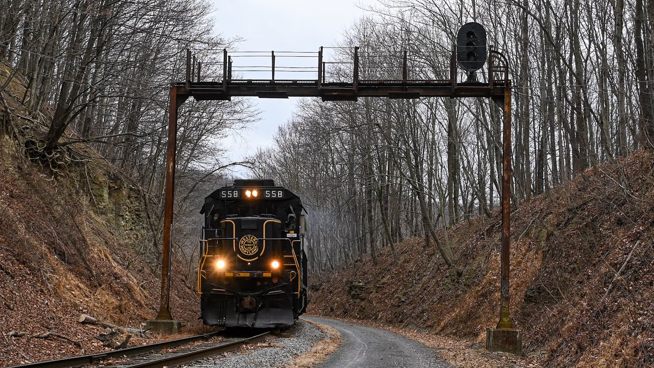 The Frostburg Flyer: Classic Standard Cab Dash 8’s on “The Scenic Line” + YN2 SD40-2