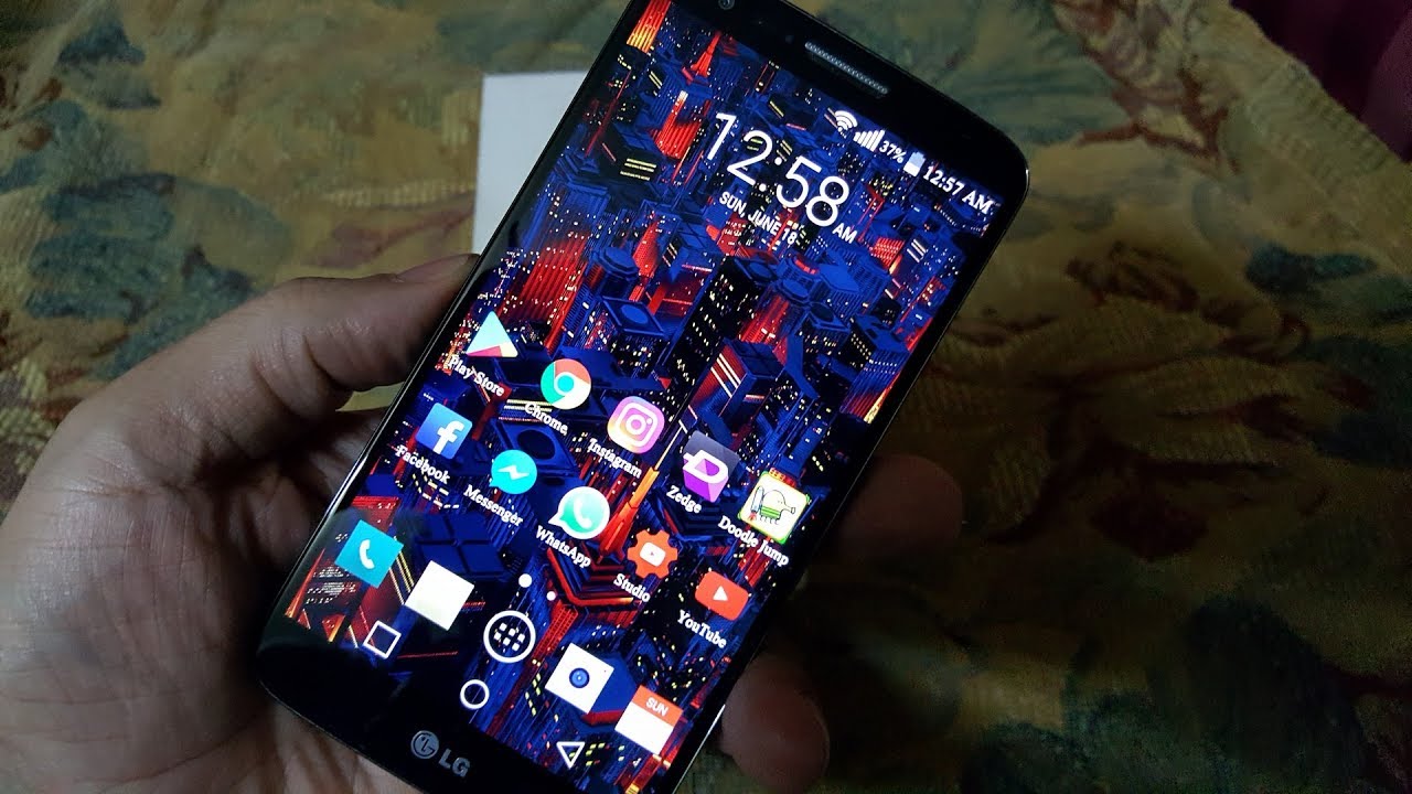 فتح صندوق ونظرة على هاتف LG G2 فى 2017