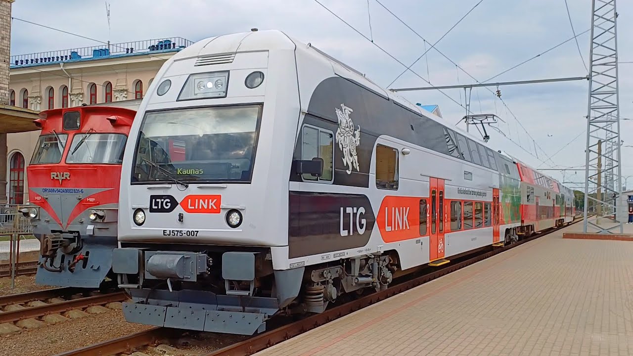 LTG Link EJ575-007 and DR1A-283 at Vilnius railway station