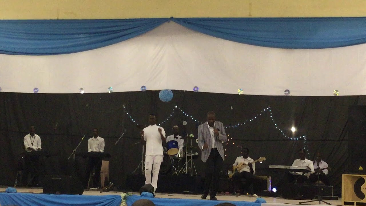elvis Skrywer & moritz Haraseb sats /guits ge