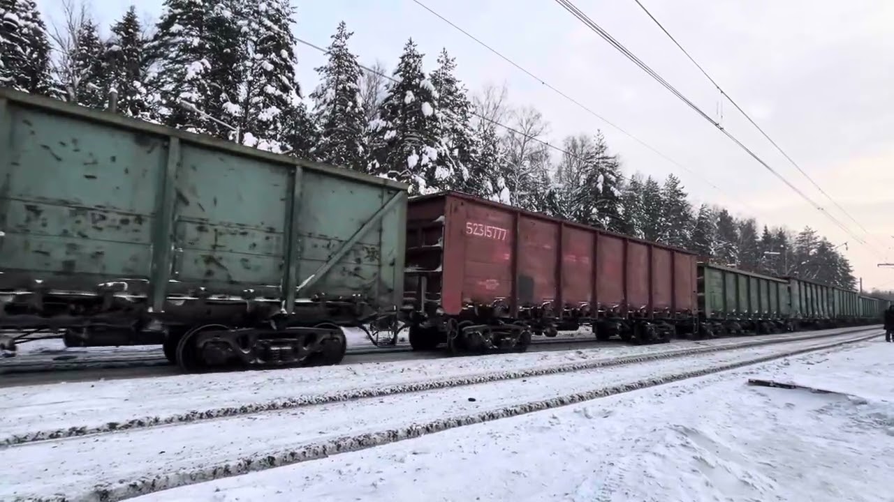 Вл10у-707 с грузовым поездом следует по БМО