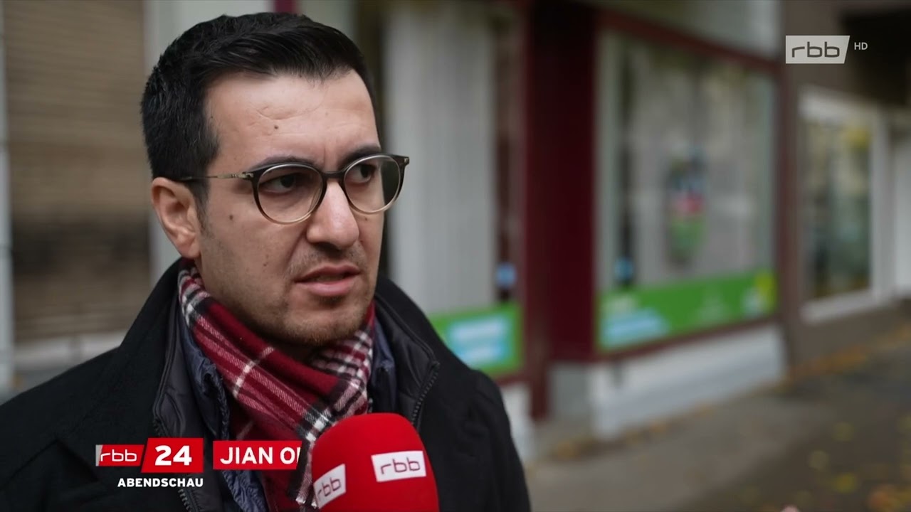 Der Angriff mit einem Hammer auf das Büro des Abgeordneten Jian Omar in Berlin Moabit