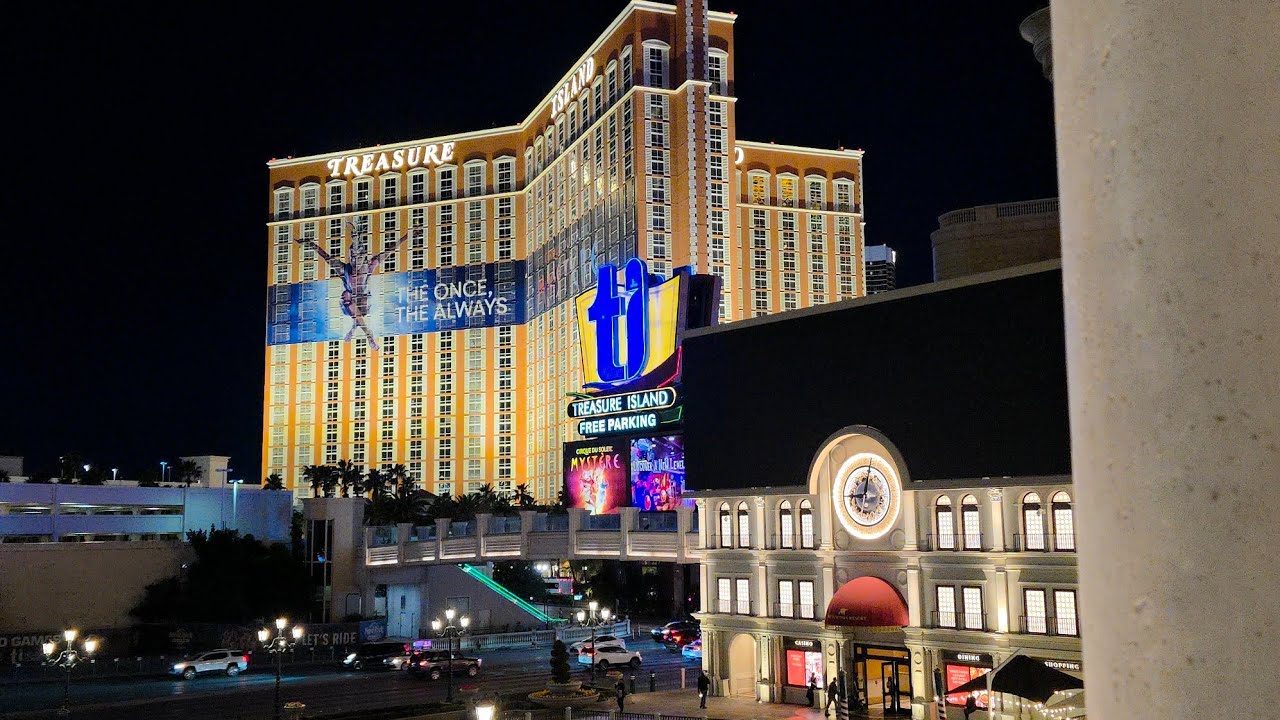 NIGHT WALK OUT IN VEGAS: THE VENETIAN HOTEL TO TREASURE ISLAND 