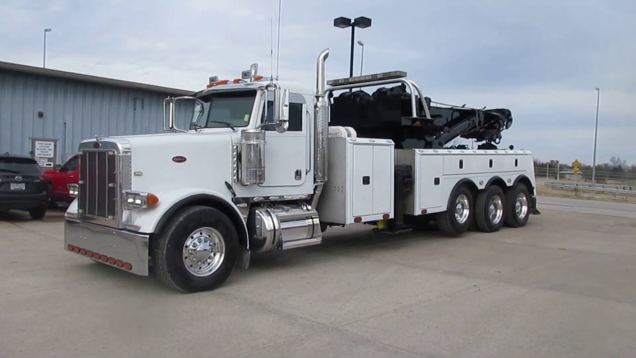 2007 Peterbilt 373 With Century 1075 Rotator
