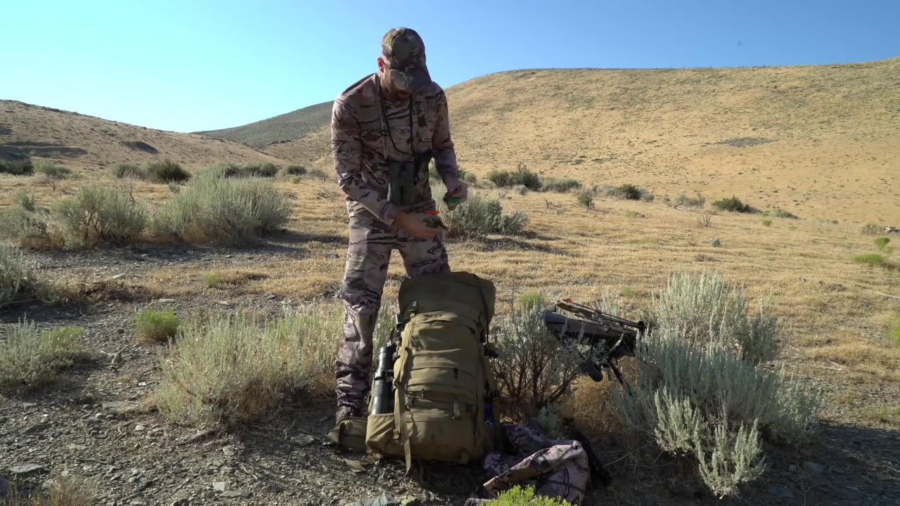 What does Remi Warren pack for a 5 day hunt?