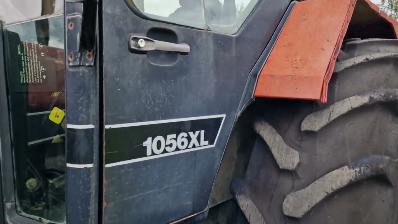 CASE International 1056XL 4WD Classic Tractor 20435