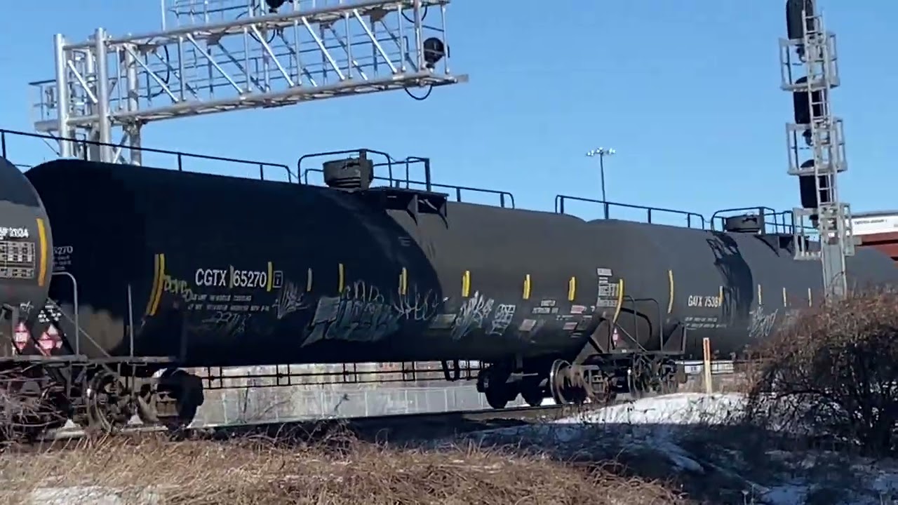 Railfanning around Liverpool - Pickering GO Station (Almost missed CN Z121)