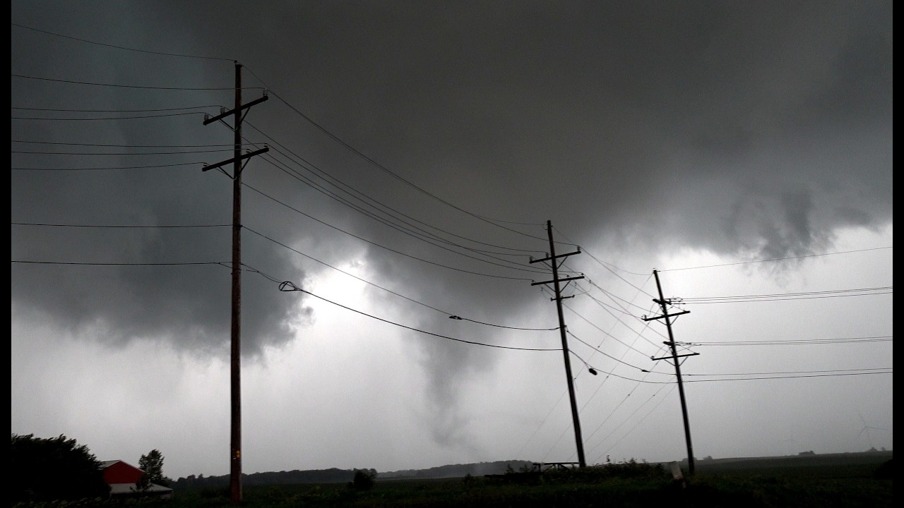 Mendota, IL tornado from approximately 0.00 miles away
