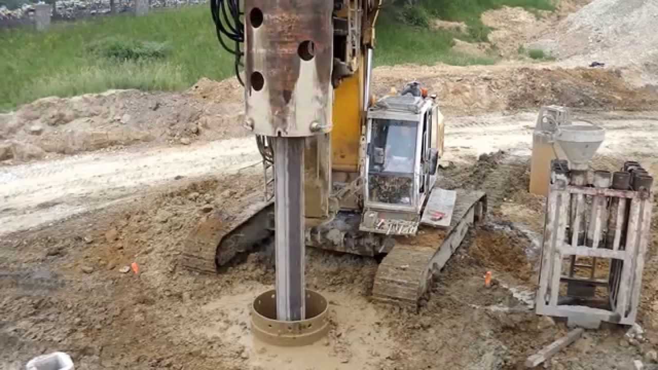 Bauer BG 24H drill in mud