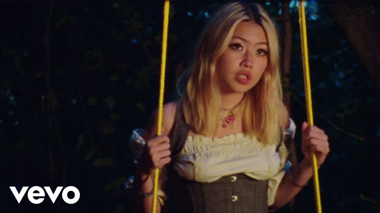 beabadoobee - How Was Your Day? (Official Video)