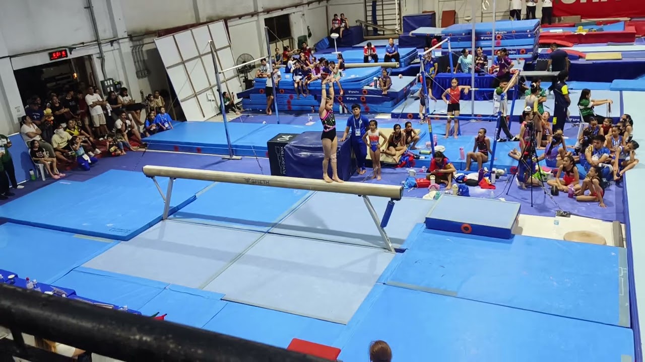 Balance beam batang pinoy....The little champ🤸💪