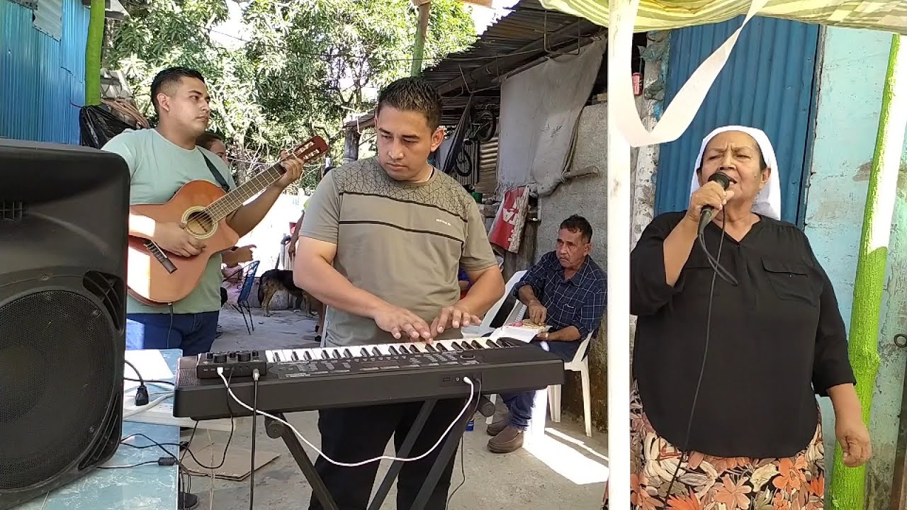 Un Grano de Arena - Eran cien Ovejas - Coros de avivamiento en vivo (Hermana Sabina de El Salvador)