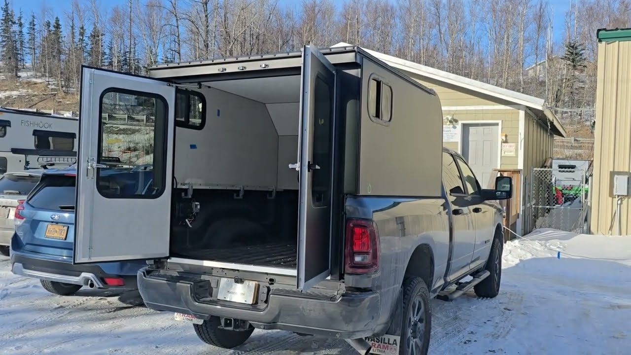 Простой и в меру просторный: модель Custom Frontier.