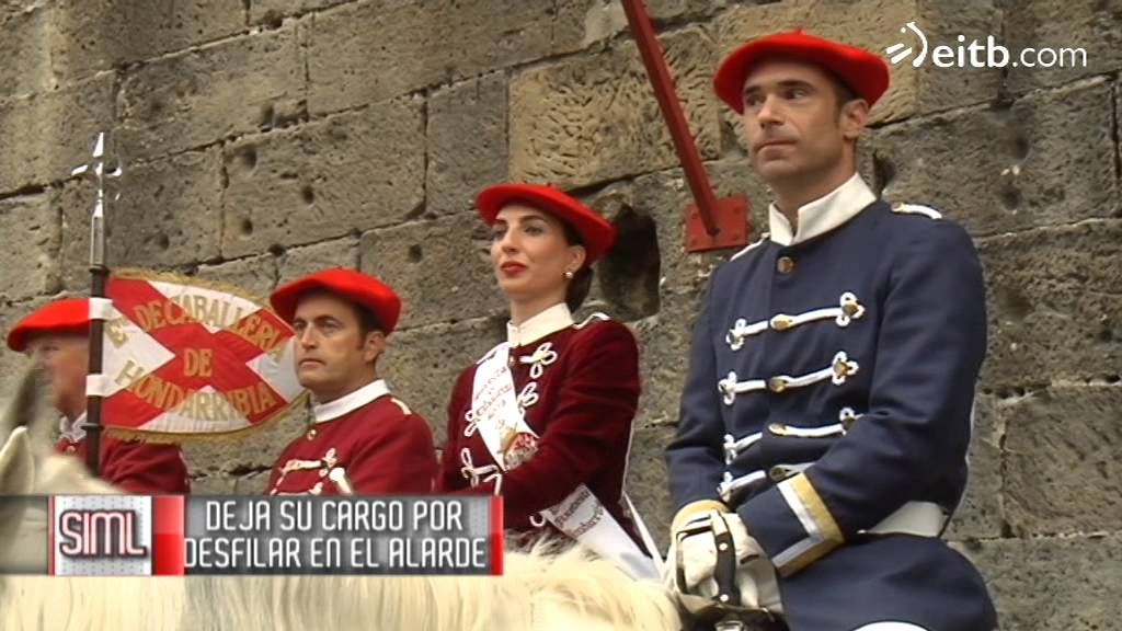 Renuncia a su cargo tras desfilar en el Alarde tradicional