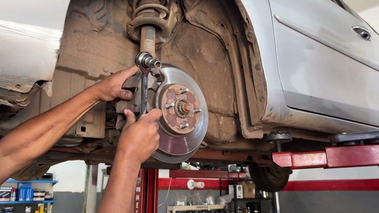 Toyota Yaris com barulho nas rodas. Resolva fácil com essa dica.